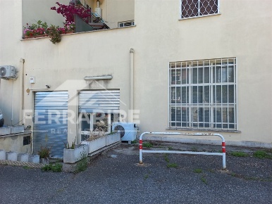Foto Magazzino a Roma di 120 m² con 1 locali in affitto