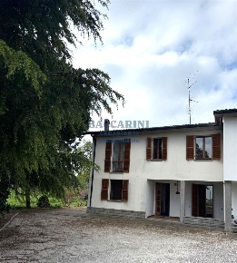 Foto Case semi ndipendenti in VIA PIERO DELLA FRANCESCA, Faenza di 204 m²