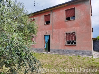 Foto Casa indipendente a Cotignola di 153 m² con 4 locali in vendita