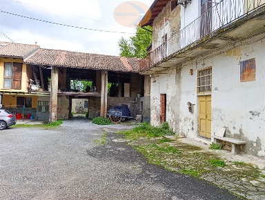 Foto Rustico in Via Circonvallazione, Casatenovo Centro di 41 m² in vendita
