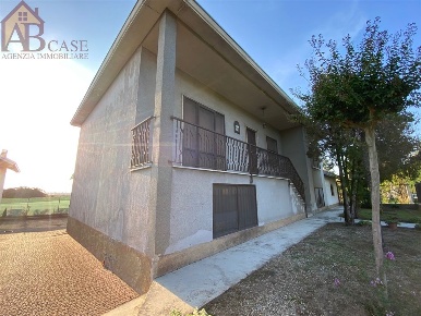 Foto Villa unifamiliare in ugo da gabolate, Gambolò Belcreda di 160 m²