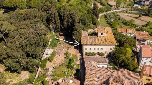 Foto Villa unifamiliare a Vicopisano di 700 m² con 20 locali in vendita