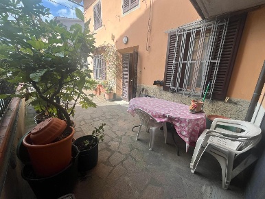 Foto Casa indipendente a Agliana Centro di 110 m² con 6 locali in vendita