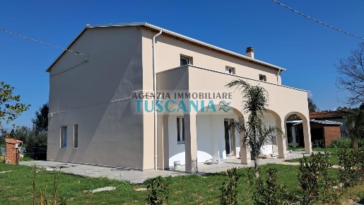 Foto Casale a Bibbona Centro di 275 m² con 7 locali in vendita