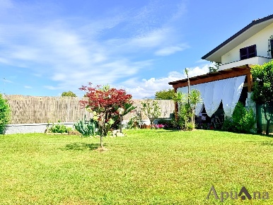 Foto Villa bifamiliare a Massa Ronchi - Poveromo di 110 m² con 5 locali