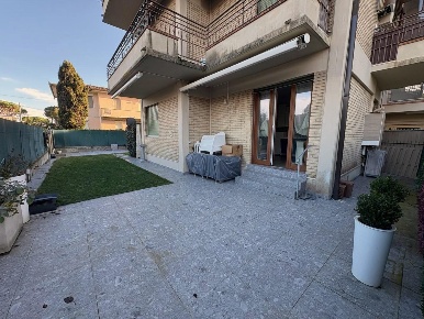 Foto Appartamento a Montignoso Cinquale di 75 m² con 3 locali in vendita