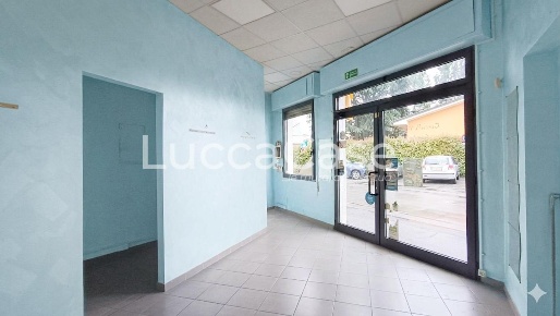 Foto Locale commerciale a Capannori Centro di 28 m² con 1 locali in affitto