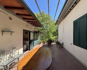 Foto Appartamento a Pontedera Villaggi, Bellaria di 201 m² con 9 locali