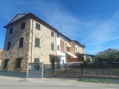Foto Casa indipendente a Capannori Verciano - Guamo di 130 m² con 5 locali