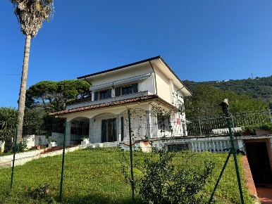 Foto Villa unifamiliare a Carrara Fontia, Fossola, Fossone di 300 m²