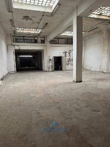 Foto Capannone industriale in via Ponti Rossi, Napoli Ponti Rossi di 580 m²