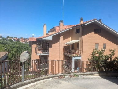 Foto Appartamento in Via Volturno 11, Monterotondo di 110 m² con 4 locali