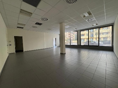 Foto Negozio in Via Solferino 11, Lecco Castello di 113 m² con 1 locali