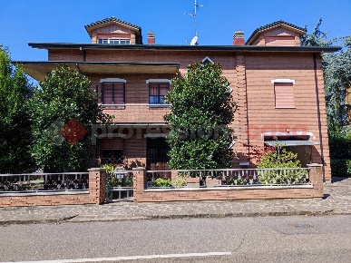 Foto Casa indipendente in Via Ferrara 1, Carpi Remesina - Pezzana di 380 m²