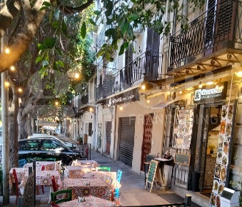 Foto Appartamento in Via Pignatelli Aragona 66, Palermo di 131 m²