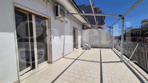Foto Attico in Andrea Gabrieli, Bari Poggiofranco di 115 m² con 4 locali