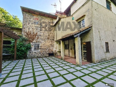 Foto Rustico in Via Frascale Esche sn, Caianello di 380 m² con 11 locali