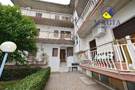 Foto Appartamento a Castorano Centro di 94 m² con 3 locali in vendita