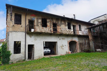 Foto Rustico in VIA 4 NOVEMBRE 4, Osnago Centro di 154 m² con 5 locali