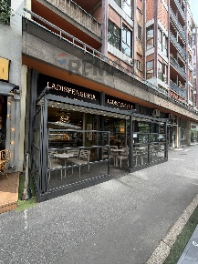 Foto Bar in Via Luigi Sacco 5, Milano Frua di 85 m² con 3 locali in vendita