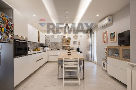 Foto Appartamento in Via Pompeo Cisternazza 10, Mascalucia Centro di 140 m²