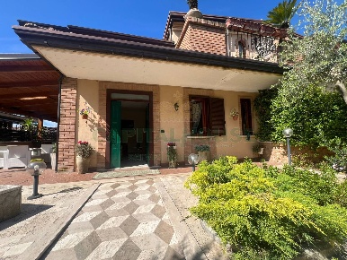 Foto Villa a schiera in Via Conserva Carlecchie, Pratola Serra di 230 m²