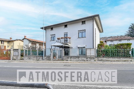 Foto Negozio in Via Pietro Rovelli 52, Bergamo Celadina di 140 m²