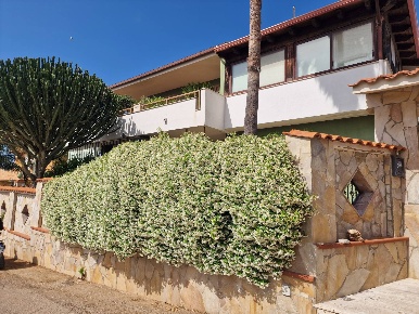 Foto Appartamento in Via Grazia Delledda, Terrasini Centro di 170 m²