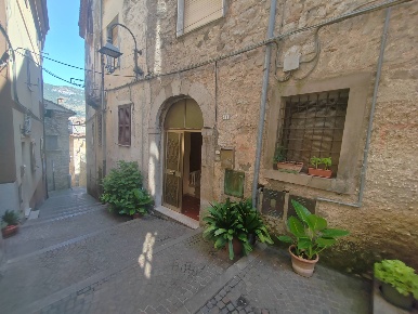 Foto Appartamento in Via Beata Maria De Mattias 22, Vallecorsa di 160 m²