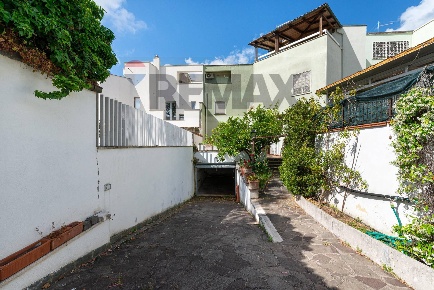 Foto Duplex in Via Anacreonte 11, Roma Axa di 153 m² con 4 locali