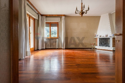 Foto Villa unifamiliare in VIA CROCI MARIA 52, Induno Olona di 255 m²