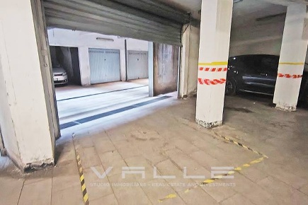 Foto Posti auto in via s. orsola, Bergamo Centro di 8 m² con 1 locali