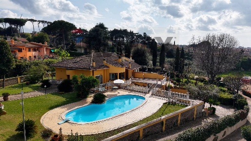 Foto Case semi ndipendenti in Via Colle Pizzuto 13, Frascati di 525 m²