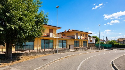 Foto Locale commerciale in via cavour, Bolgare Centro di 200 m² in vendita