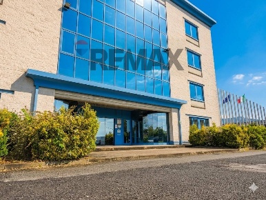 Foto Ufficio in Piazzale Schumm, Alpignano di 202 m² con 1 locali