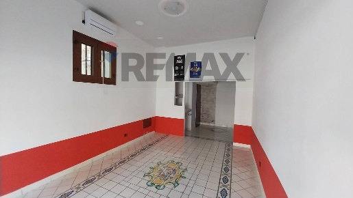 Foto Locale commerciale a Salerno Pastena - Pastena Alta di 32 m²