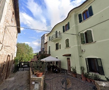 Foto Appartamento in Via Romana, Poggibonsi Staggia di 97 m² con 5 locali