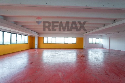 Foto Laboratorio in via Don Giulio Carminati 65, Boltiere di 258 m²