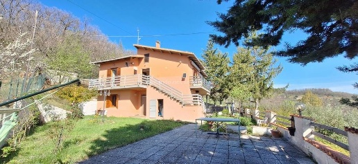 Foto Agriturismo a Civitella Casanova Vestea di 200 m² con 8 locali
