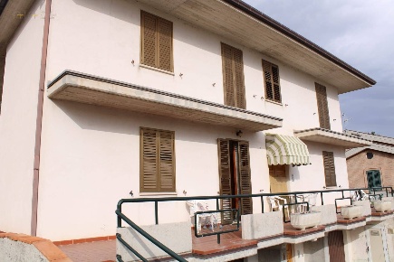 Foto Villa unifamiliare in Loc. Villa Rustici 66, Amandola di 390 m²