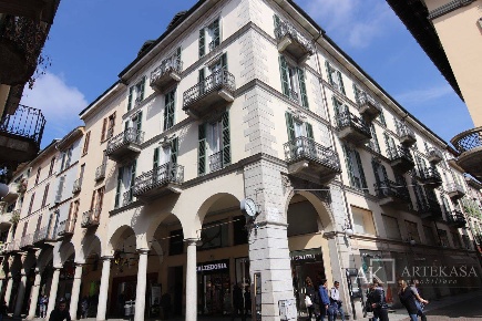 Foto Appartamento in Via Fratelli Roselli 10, Novara Centro Storico