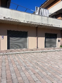Foto Locale commerciale in VIA GIULIO CESARE 20, San Giovanni Teatino