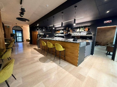 Foto Bar a San Giovanni Lupatoto Centro di 90 m² con 1 locali in vendita