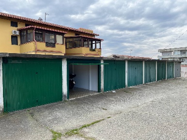 Foto Posti auto in Viale Crotone 188, Catanzaro Catanzaro Lido di 18 m²