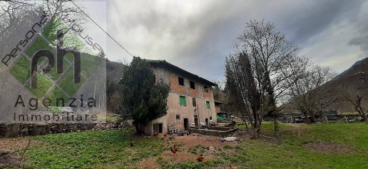 Foto Casa indipendente in via porte, Borgo Chiese di 356 m² con 8 locali