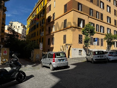 Foto Locale commerciale in Via Domodossola 27, Roma Re di Roma di 580 m²