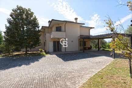 Foto Villa unifamiliare in Via dei Peschi, Vetralla Pian Di San Martino