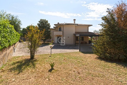 Foto Villa unifamiliare in Via dei Peschi, Vetralla Pian Di San Martino