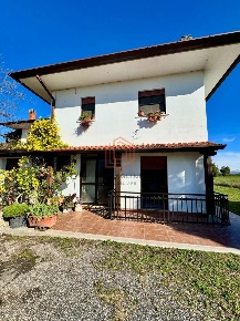 Foto Villa bifamiliare in Strada Statale San Michele, Latina di 140 m²