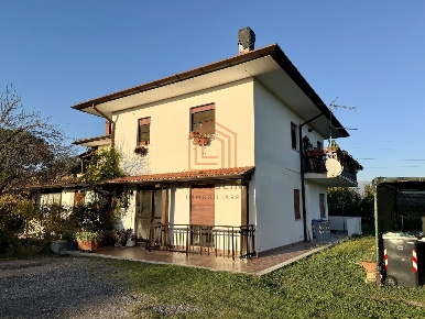 Foto Villa bifamiliare in Strada Statale San Michele, Latina di 140 m²